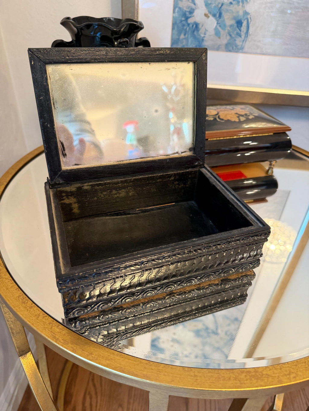 Black Wooden Keepsake Box with Reverse-Painted Glass Lid – Art Deco Silhouette Design