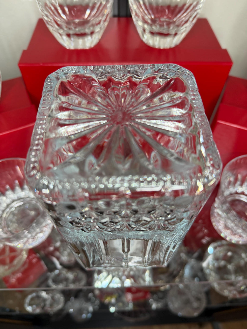 Glass Whiskey Decanter with Starburst Pattern Retro Barware Liquor Bottle with Stopper