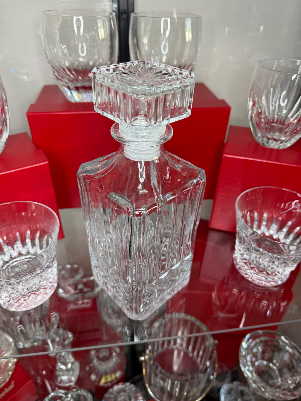 Glass Whiskey Decanter with Starburst Pattern Retro Barware Liquor Bottle with Stopper
