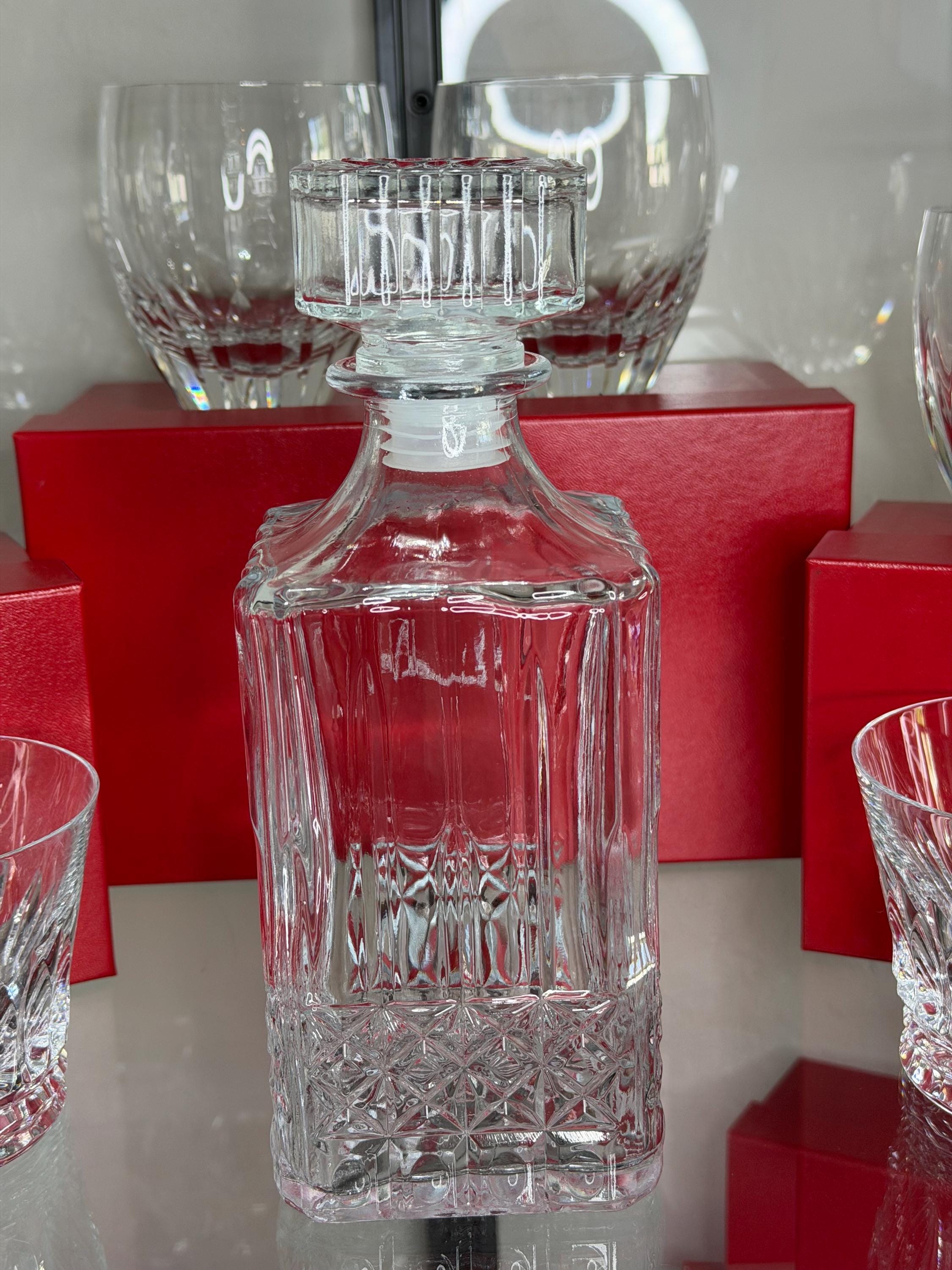 Glass Whiskey Decanter with Starburst Pattern Retro Barware Liquor Bottle with Stopper