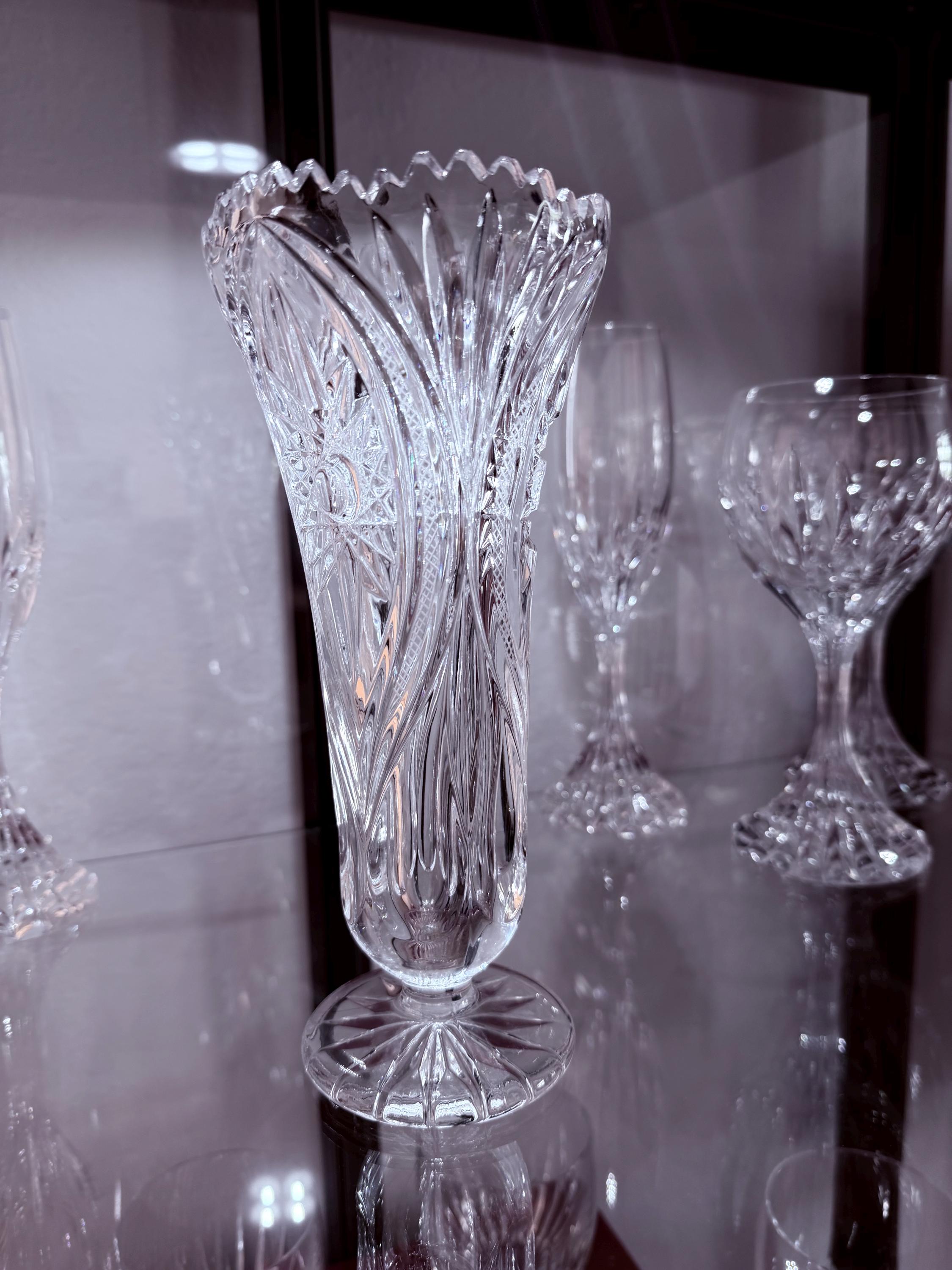 Heavy Cut Crystal Vase Footed Starburst Pattern Sawtooth Rim Elegant Lead Crystal Glass 8”